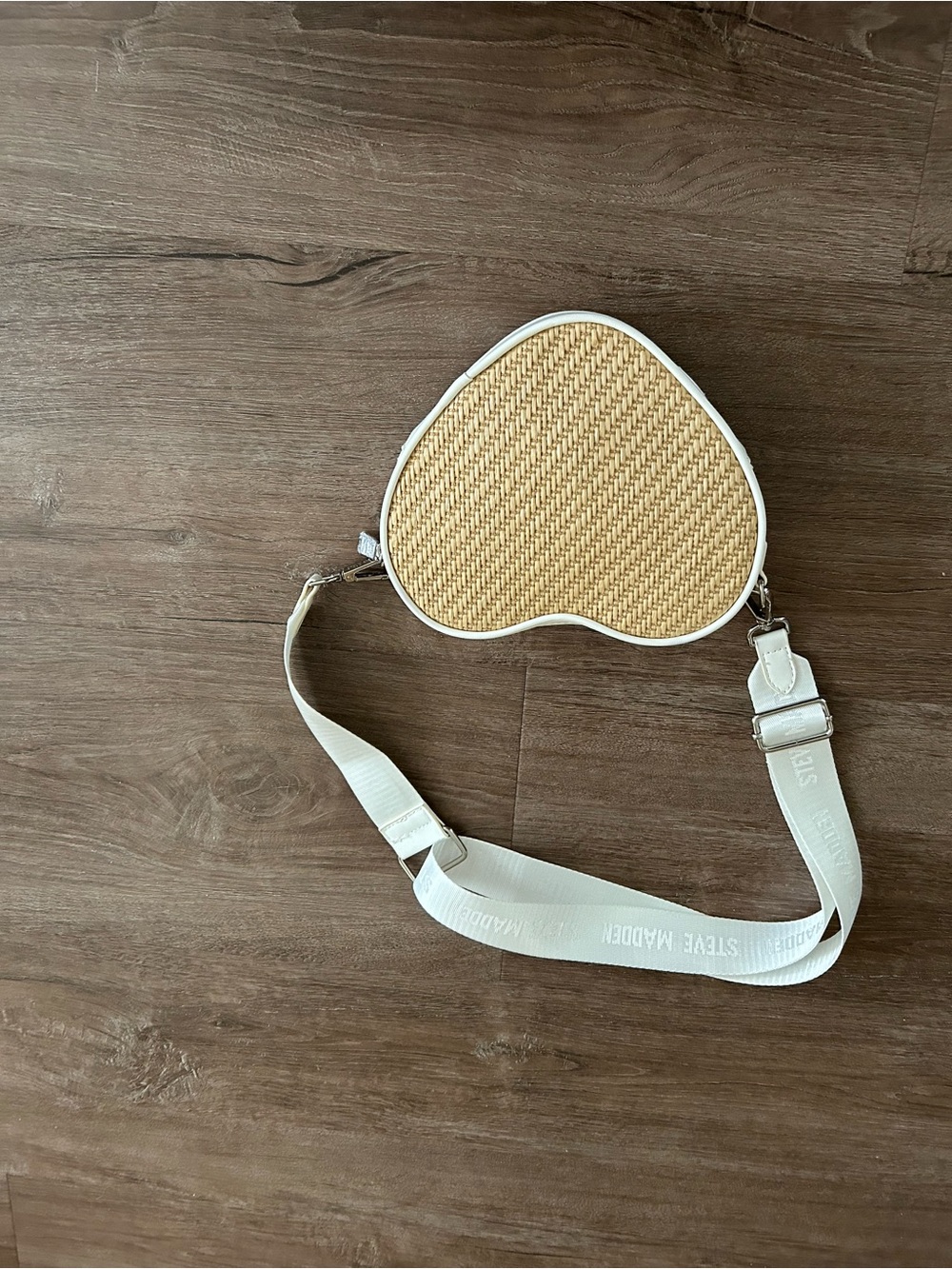 Steve Madden NWOT Heart Crossbody Bag - White & Natural Straw - Picture 4 of 6